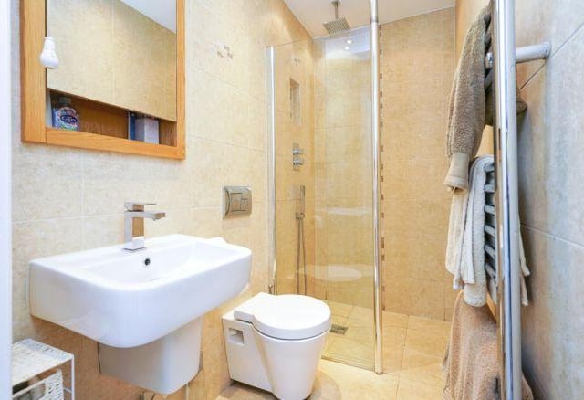 It also has an en-suite bathroom.