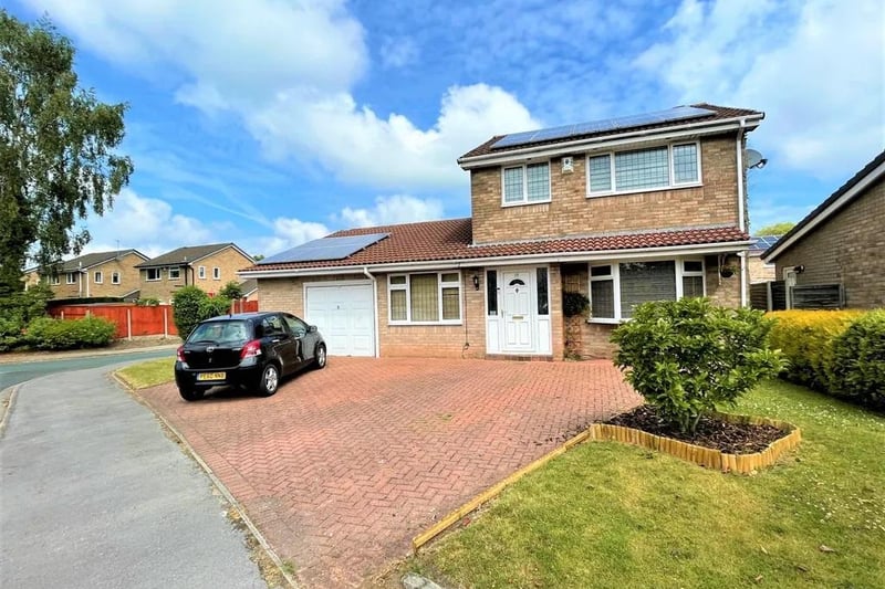 Dukes Meadow, Ingol, Preston PR2
Exceptional 4 bedroom detached home occupying a spacious corner plot on the Dukes Meadow Road in Ingol. This beautiful home is located in a quiet cul-de-sac and is brilliant for local schools, amenities and transport links.