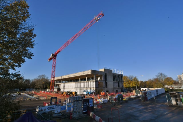 A crane works above the under-construction ARU Peterborough 
 EMN-211122-115430009