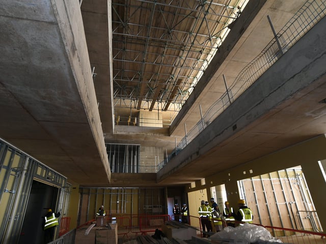 Inside the new university. EMN-211122-115143009