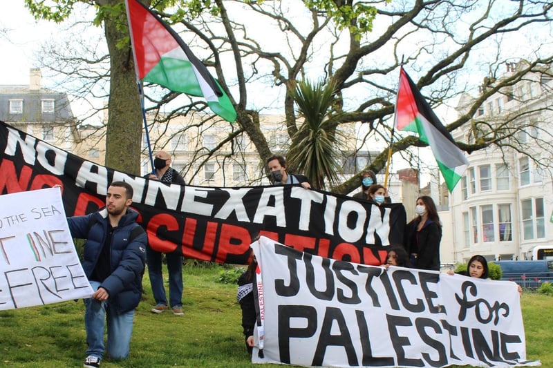 Free Palestine Brighton protest. Photo by Jason Sensation (@thekinaton) SUS-210515-150606001
