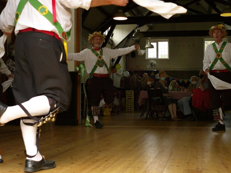 Morris Dancing with The Woodside Morris Men