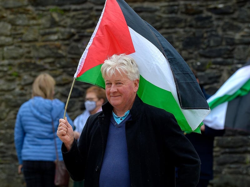 THE director of the Pat Finucane Centre Paul O'Connor pictured at Saturday afternoon‘s rally, at Guildhall Square, in solidarity with the people of Palestine. Photo: George Sweeney.  DER2119GS – 022