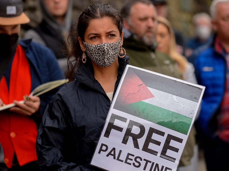 Protester with placard at the rally in Guildhall Square, on Saturday afternoon last, calling for an end to the violence against the people of Palestine. Photo: George Sweeney. DER2119GS – 035