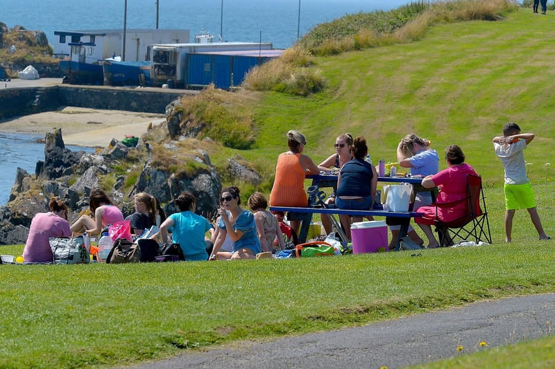 People enjoy the fine weather in Moville, during the recent hot spell. DER2129GS - 060
