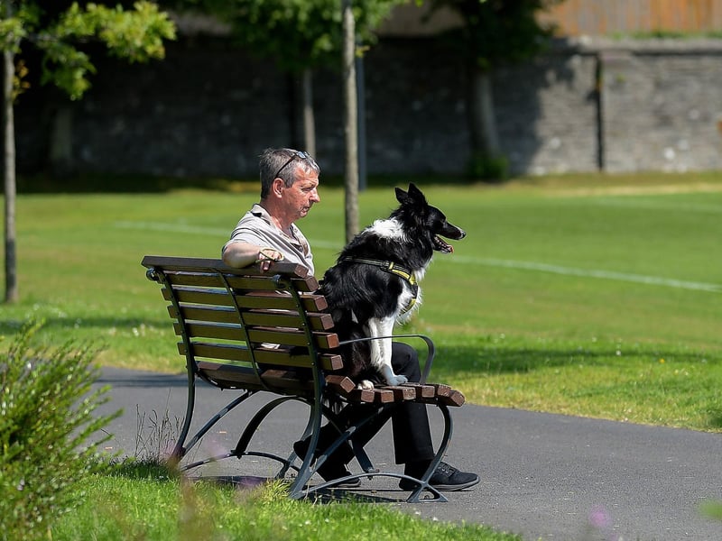 Enjoying the sunshine in Brooke Park Bowling Club during the recent mini heatwave. DER2129GS - 063