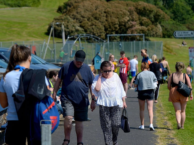 Moville attracted many visitors during the recent hot spell in Inishowen. DER2129GS - 075