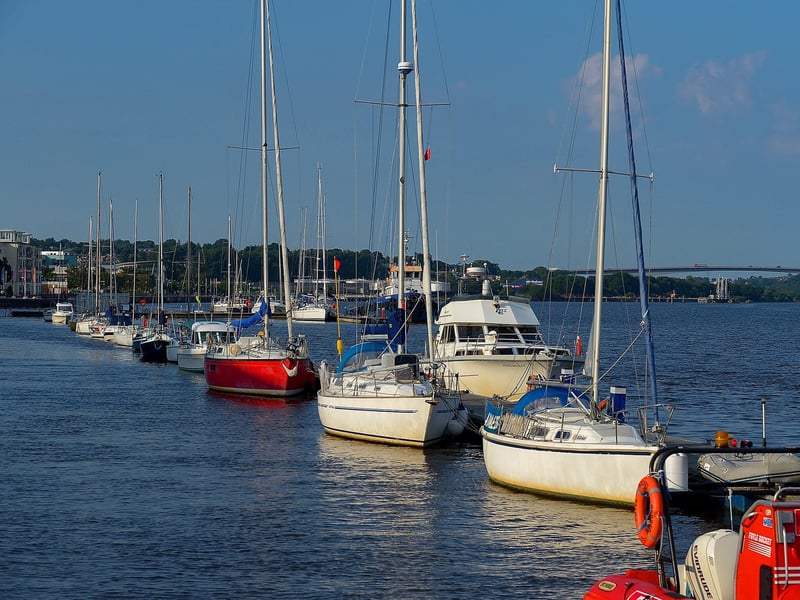 Picturesque boats in the evening sun at the Foyle Marina. DER2129GS - 065