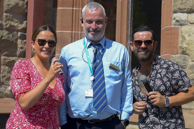 Danika Breslin and Mickey Doherty who serenaded pedestrians in Guildhall Square during the mini - heatwave on Saturday afternoon, pictured with DCSDC employee Caoimhim Breslin. Photo: George Sweeney. DER2128GS – 054