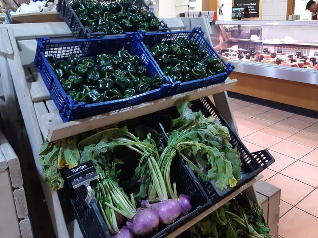 Seasonal fruit and veg ensure freshness.