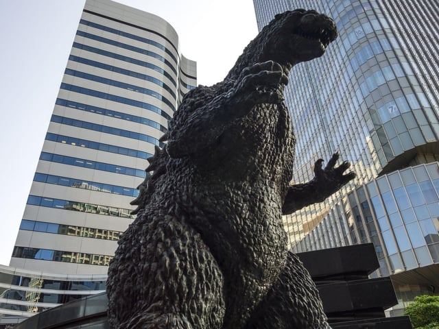 Godzilla battles with the three-headed King Ghidorah in this Hollywood monster smash.