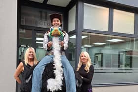 The Big Bird meets the team at Leonardos on Bridgegate at the Retford Big Market Day 181025