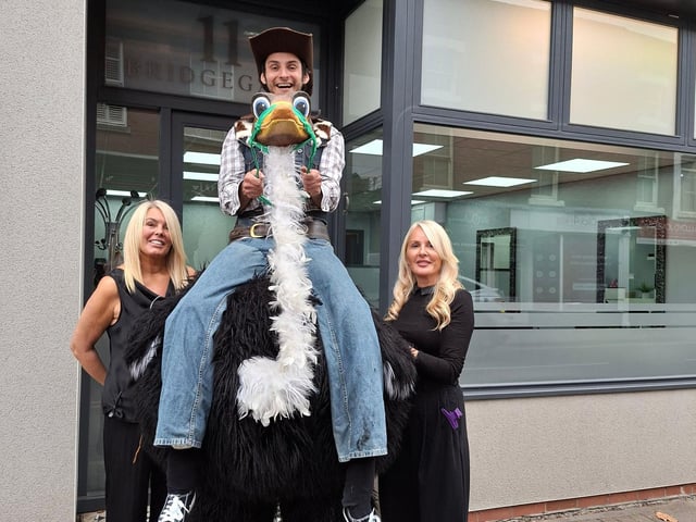 The Big Bird meets the team at Leonardos on Bridgegate at the Retford Big Market Day 181025