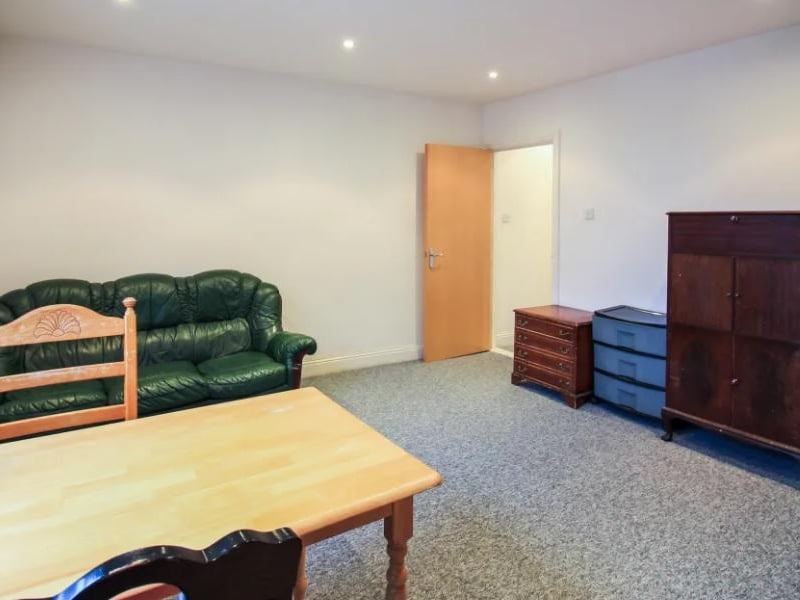 The property boasts an open plan kitchen/diner with a built in oven and hob and a 4 piece bathroom suite