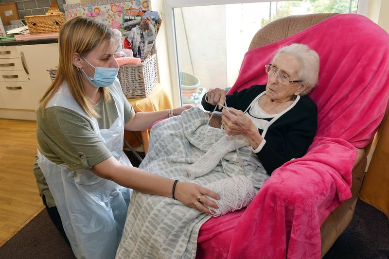 Selston Wren Hall nursing home feature. Claire Mizen helps Nursing home family member Irene Goldsmith to knit.