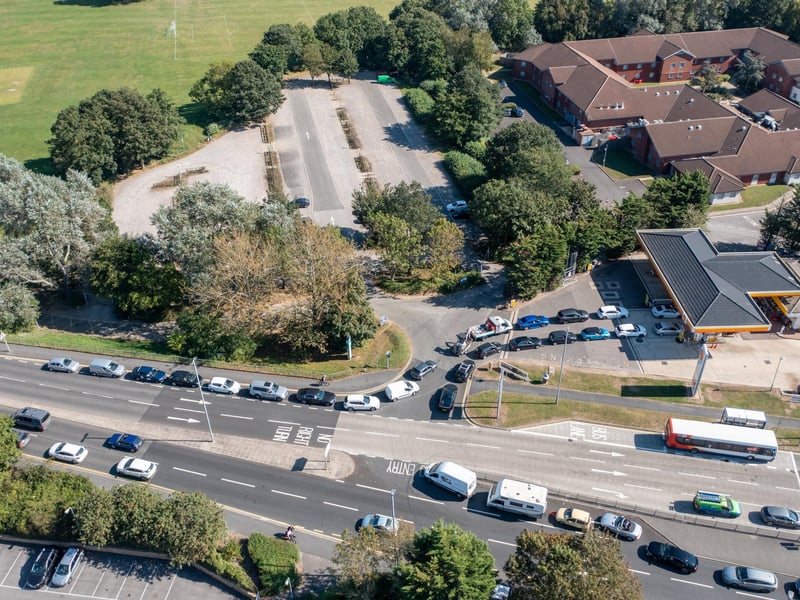 Queues at the Shell petrol station in Eastern Road, Portsmouth. Picture: Marcin Jedrysiak