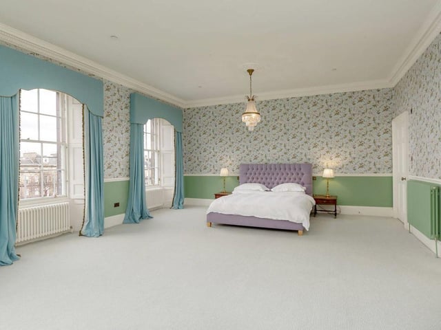Principal bedroom.