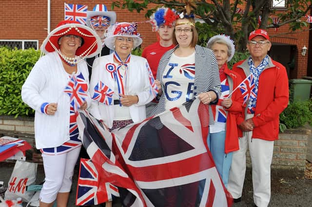 Queen's Diamond Jubilee party at Littondale, in Worksop (w120605-2b)