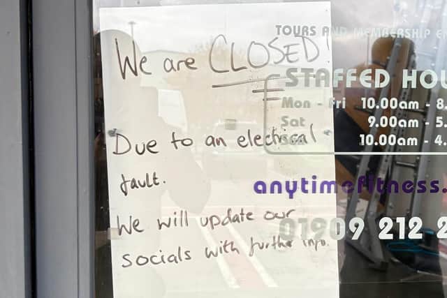 The notice left attached to the door of the gym in Sandy Lane, Worksop.