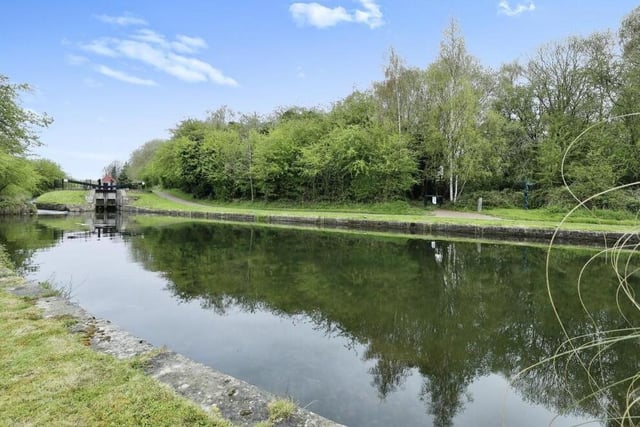 Before we take a look inside the £400,000-plus Shireoaks bungalow, let's admire those canalside views that await the new owners of the property. It's a peaceful and serene scene, isn't it?