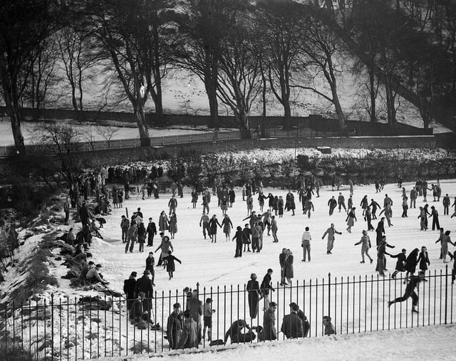 Edinburgh skaters on a frozen Union Canal at Craiglockhart in 1950.