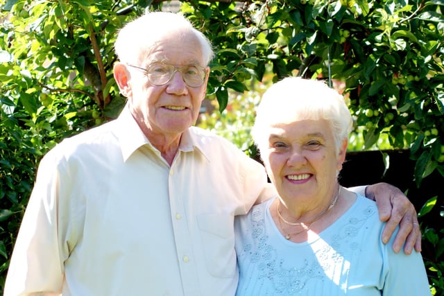 In 2007, Arthur and Marjorie Zillwood celebrated their Golden wedding anniversary on Thoresby Avenue, Edwinstowe.