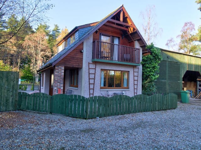 Front of cottage.