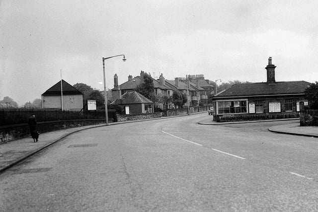 The road approaching Craiglockhart Railway Station in October 1960.