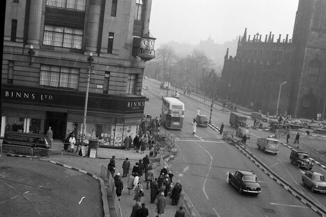 The Binns Department Store, with its iconic clock, in Edinburgh's West End in November 1961. It would later become a House of Fraser.