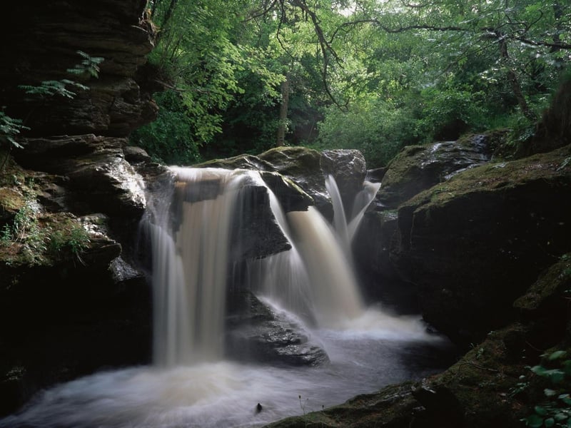 With waterfalls and castles, to towering fir trees and twinkling lochs, the Heart 200 proves popular as it takes you approximately 200 miles around Perth, Stirling, The Trossachs and Highland Perthshire.