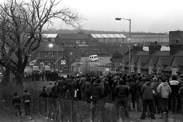 A photograph from the miners strike at Welbeck in March 1984.