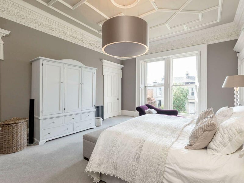 Principal bedroom.