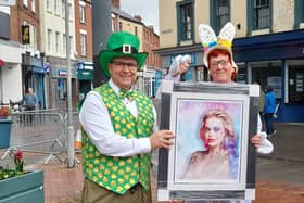 On Sunday 17th March, Limited 2 Art used the power of volunteers to move art works from its premises on Market Place to their fabulous new gallery on Bridgegate in Retford.