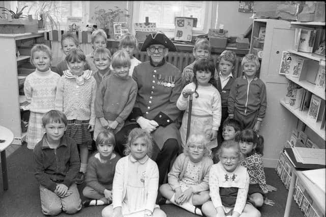A Chelsea Pensioner visiting Forest Town School in September 1987