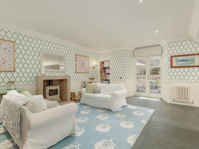 Garden room.