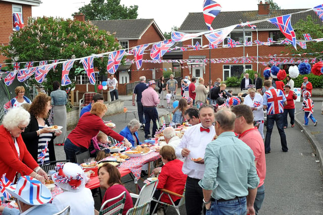 Residents in Littondale, Worksop enjoy a street party. (w120605-2i)
