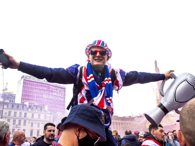Rangers fans gather at George Square this afternoon after Rangers lift the Trophy