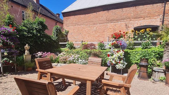 The Crew Yard Cafe & Bistro received a 4.5 star review based on 136 reiews. One customer wrote: "If you have not been to this hidden gem seek it out...beautiful courtyard in summer .. wonderful, friendly staff and AMAZING food."
