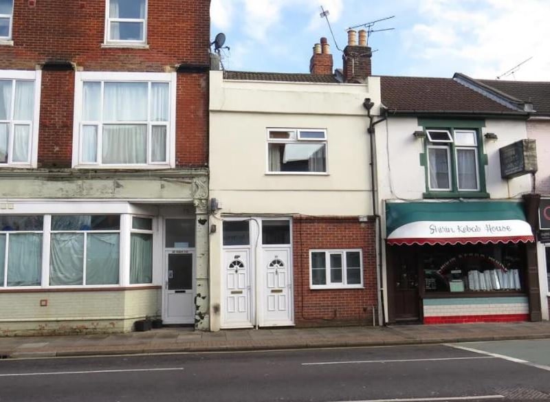 A two-bed flat is up for sale for £110,000 in Kingston Road in Fratton. It could make a great opportunity for investors, or someone looking to get on the property ladder.