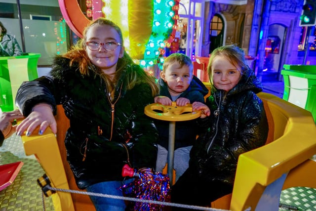 Lexy, Ivy and Rio at Worksop Christmas lights switch on 2023.