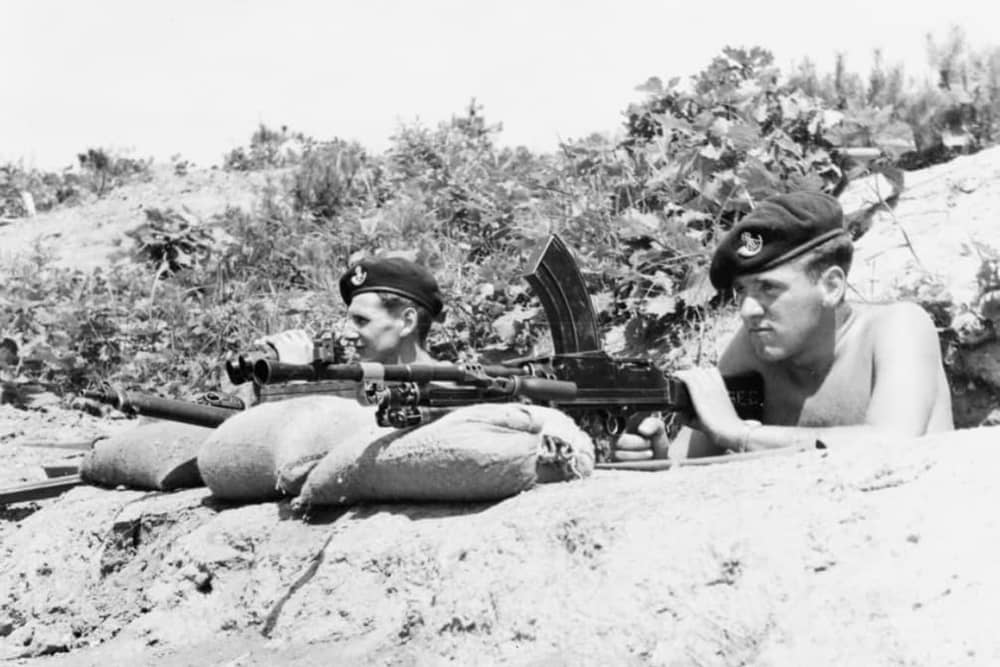 British soldiers fighting in the Korean War (Credit: Worksop Royal British Legion)