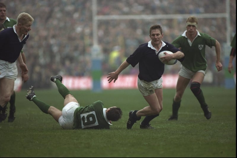 Gary Armstrong of Scotland breaks past Irish players in a 1991 Rugby World Cup game at Murrayfield in 1991. Scotland won the match 24-15. (Photo: Russell Cheyne/Allsport)