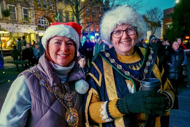 Mayor Maria Charlesworth and Chair Bassetlaw Debbie Merryweather at the Worksop lights switch on 2023. .