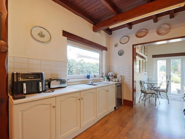 An alternative view of the kitchen.