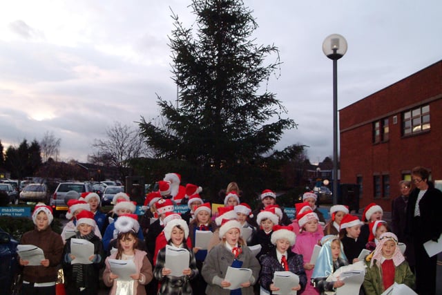 Pupils from Norbridge School students sang Christmas carols at Bassetlaw Hospital 2008.