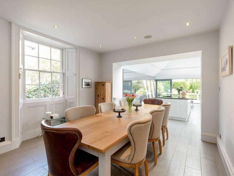 Dining room.