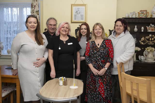 The drop in service takes place in the cosy Molly's Tea Room cafe. Picture includes Klare Bailey, Rob Elliott, Debbie Elliott, Ashleigh Cameron, Sheila Scott and Molly's Tea Room owner Lynne Stocks.