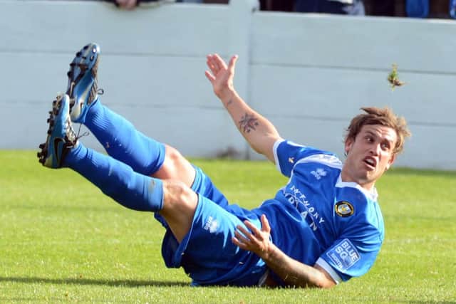 Gainsborough Trinityv Droylsden. Trinity player Craig Nelthorpe G121013-4k