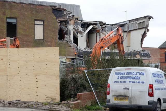 Demolition of the old Magistrates Court in Gainsborough G130328-4a