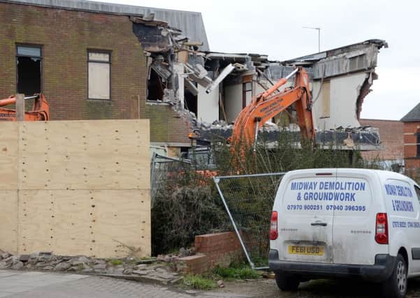 Demolition of the old Magistrates Court in Gainsborough G130328-4a